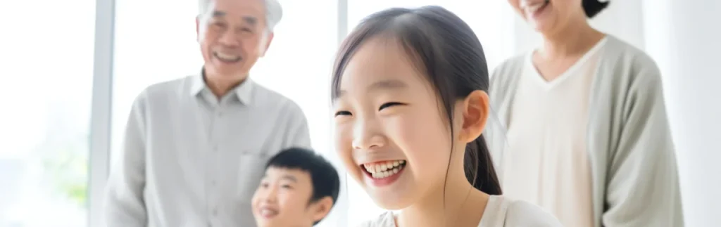 笑顔の家族の画像